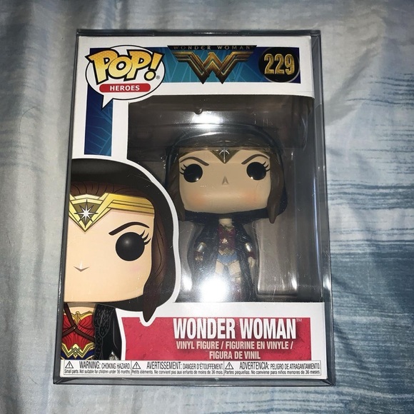 Wonder Woman Funko POP Figure with Protective case - Picture 4 of 4